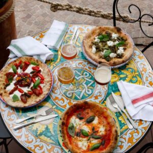 Tavolo decoro barocco siciliano verde e arancio