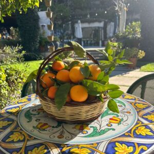 Tavolo decoro barocco siciliano blu e giallo